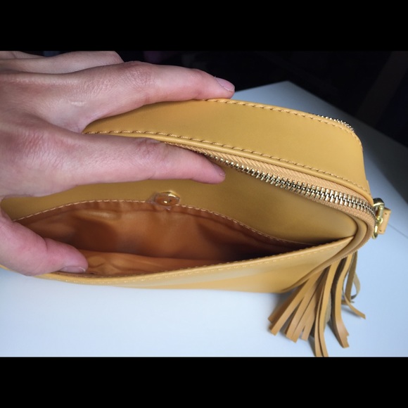 ⛔️SOLD⛔️NWOT Joy & Iman yellow cross body leather - Picture 4 of 8